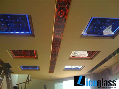 TRANH KÍNH QUẦY BAR KARAOKE 